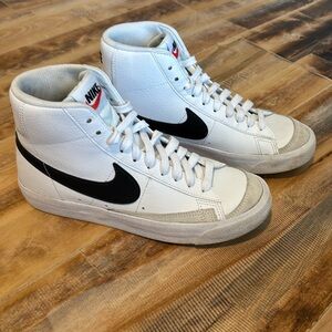 NIKE Blazer size 5 Youth